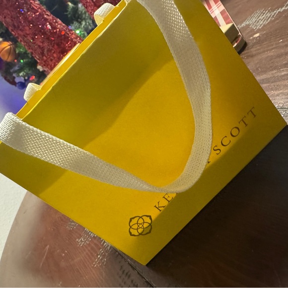 Kendra Scott Love Shack Fancy Gold Bow Necklace with Pearl - Picture 5 of 5